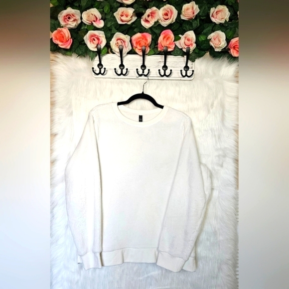 GAIAM Tops - GAIAM Classic Ultra Soft Polar White Pullover Sweater